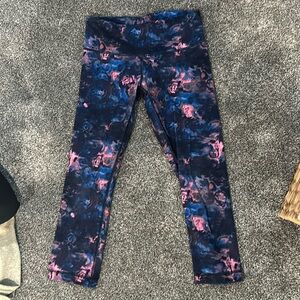 Women’s size 6 lululemon capris leggings